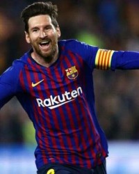  穆西亚拉梅开二度登顶射手榜首  