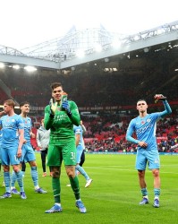  曼城德比战碾压曼联扩大优势  