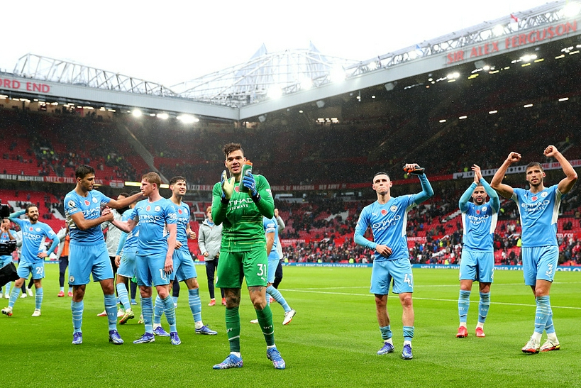  曼城德比战碾压曼联扩大优势  