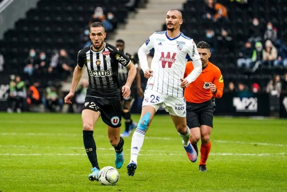  雷恩主场暴雨中一球小胜昂热升次席  